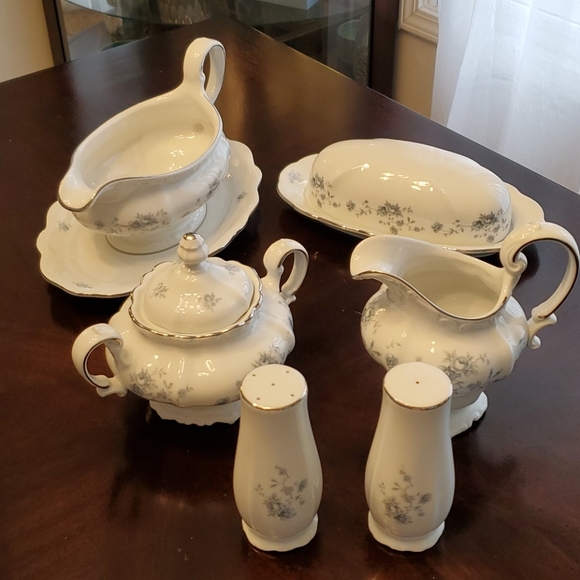 Beautiful Baverian 81 Piece Dinnerware ❤ - Picture 11 of 12